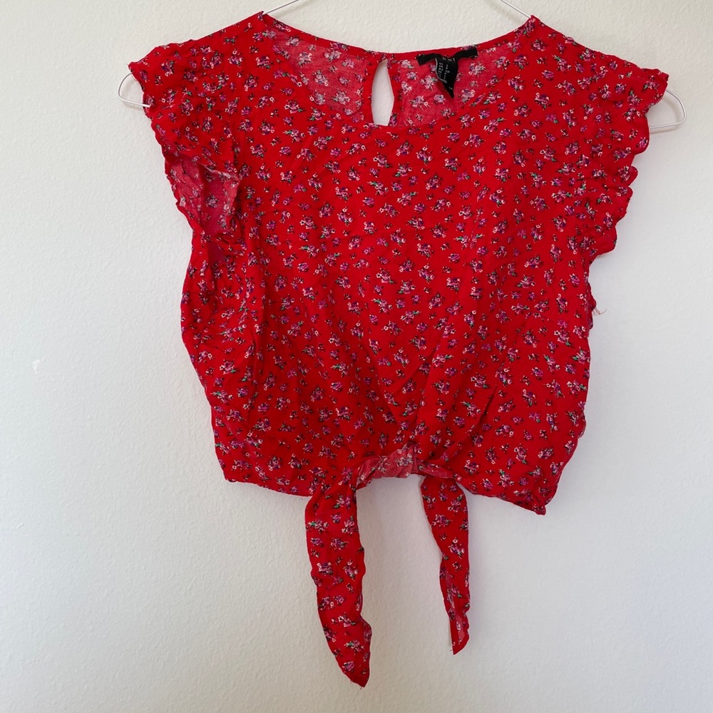 Floral crop top with front tie in red - Picture 1 of 4
